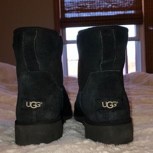 Black short UGG boots